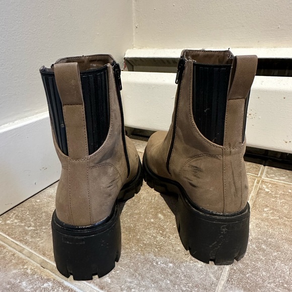 MIA Chelsea Boots - Picture 5 of 5